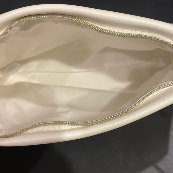 Brand New Valmont White Toiletry Zippered Pouch - Picture 3 of 12